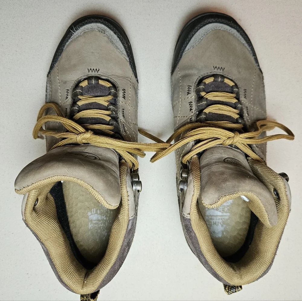 Chaco Waterproof Hiking Boots Women's Size 7 - Picture 9 of 11